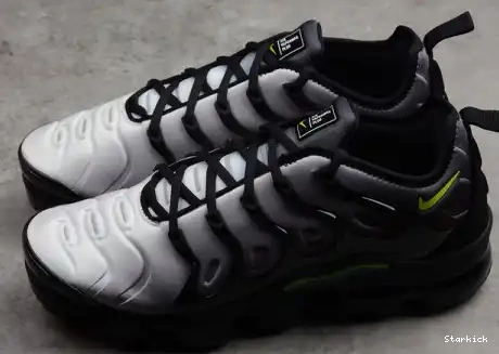 VAPORMAX 924453-009 PLUS BLACK VOLT-WHITE 0702